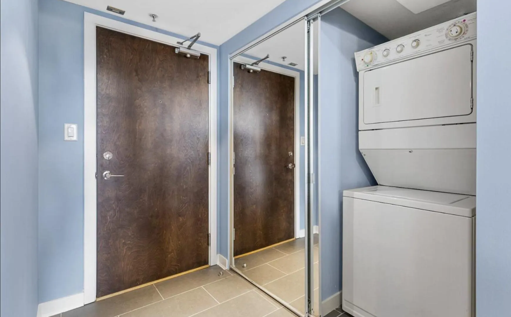 Spacious One Bedroom & Office Condo With Free Parking & Amenities Vancouver
