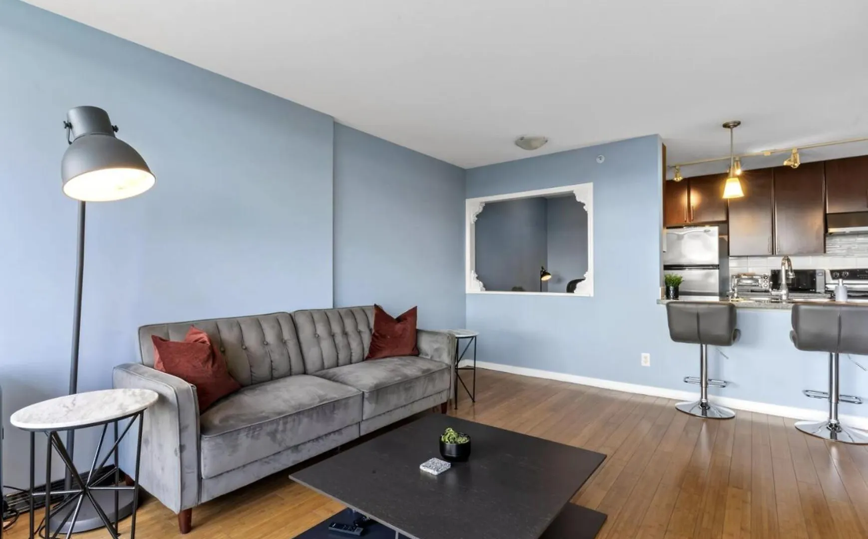 Spacious One Bedroom & Office Condo With Free Parking & Amenities Vancouver